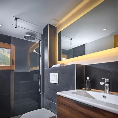 木屋 Juno - Year *